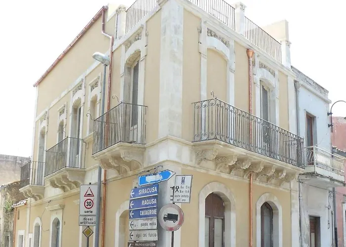 Homeholidayinsicily - Ovest Affittacamere 3*